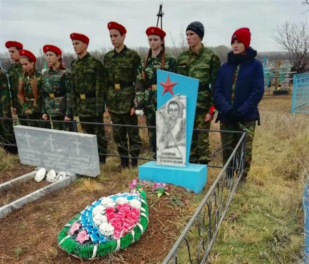Оренбургские росгвардейцы приняли участие в увековечении памяти земляков-правоохранителей