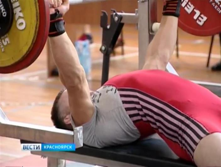 Команда ОМОН на транспорте стала сильнейшей на чемпионате по пауэрлифтингу среди силовиков в Красноярске