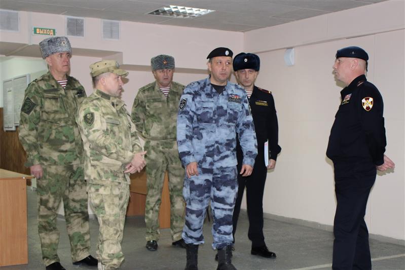 Командующий Северо-Кавказским округом Росгвардии проверил организацию служебно-боевой деятельности ставропольского управления ведомства 
