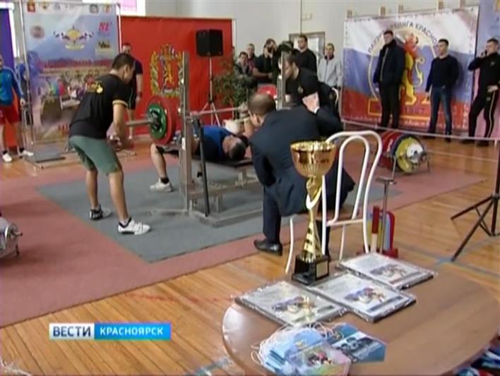 Команда ОМОН на транспорте стала сильнейшей на чемпионате по пауэрлифтингу среди силовиков в Красноярске