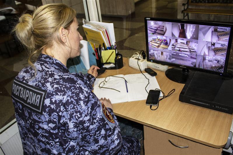 Росгвардейцы проводят проверку образовательных учреждений Севастополя