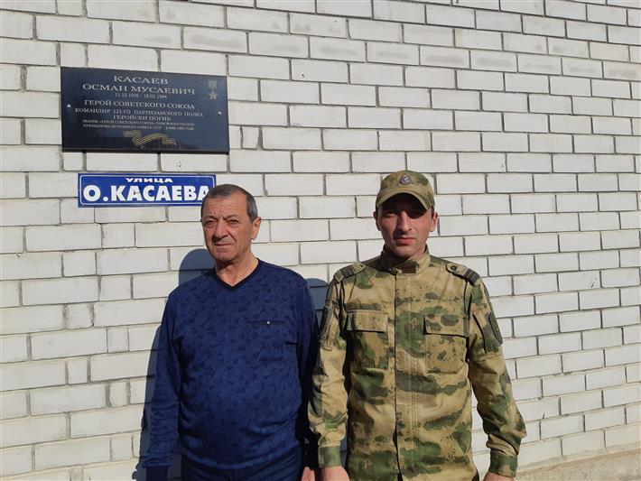 Росгвардейцы в Карачаево-Черкесии встретились с родными Героя Советского Союза Османа Касаева
