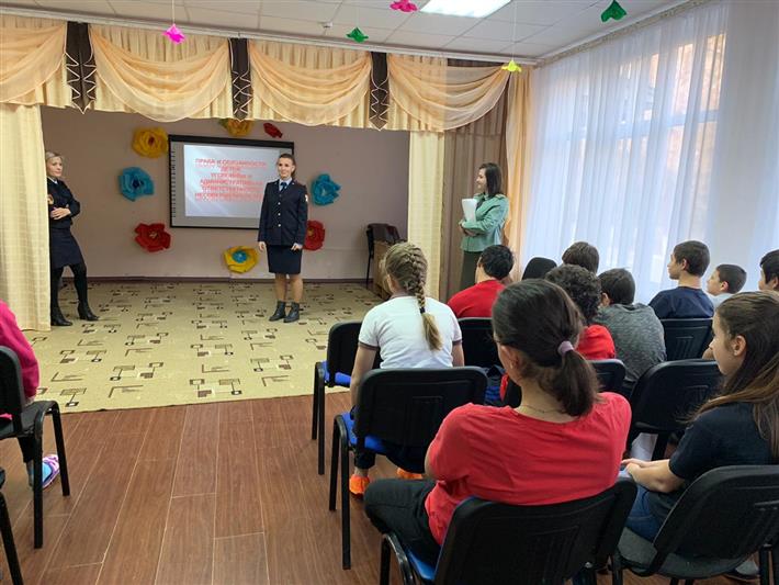В Карачаево-Черкесской Республике росгвардейцы провели правовое информирование в детском доме