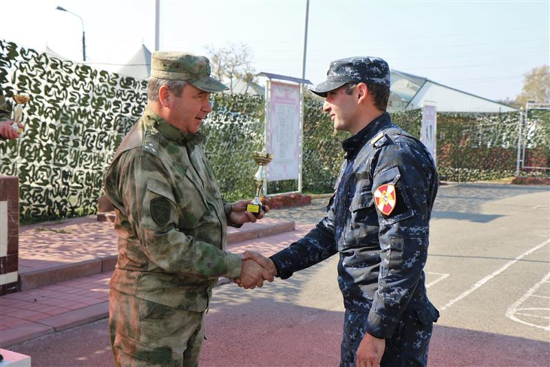 Росгвардейцы Карачаево-Черкесии посоревновались в сборке и разборке автомата Калашникова