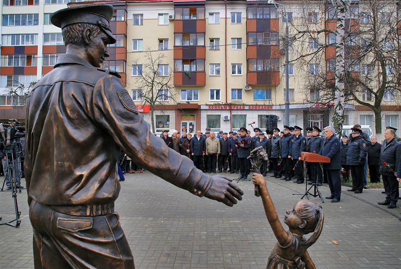 В Мордовии сотрудники и военнослужащие Росгвардии почтили память павших товарищей