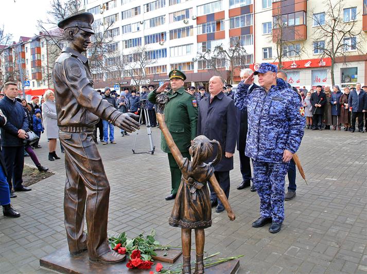 В Мордовии сотрудники и военнослужащие Росгвардии почтили память павших товарищей