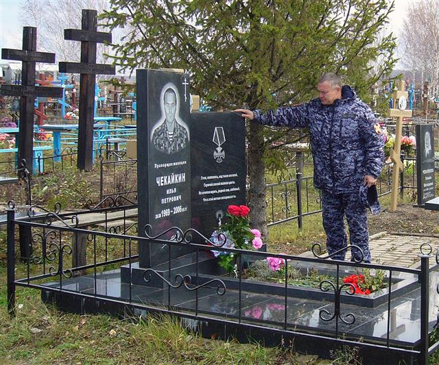 В Мордовии сотрудники и военнослужащие Росгвардии почтили память павших товарищей