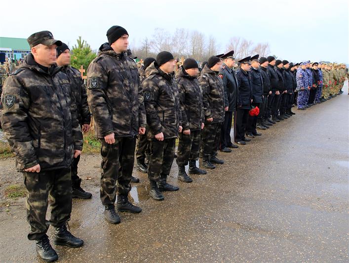 В Мордовии сотрудники и военнослужащие Росгвардии почтили память павших товарищей