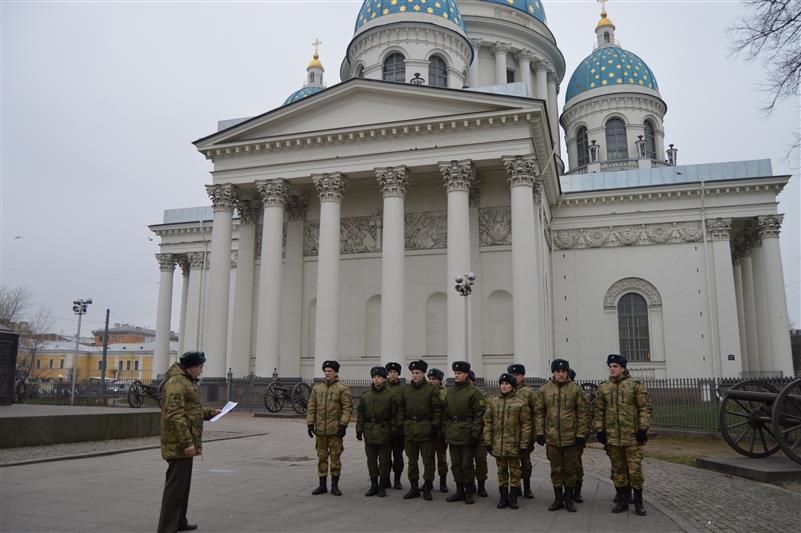 Для военнослужащих Росгвардии проводятся экскурсии по «маршруту Комаровского» в Санкт-Петербурге