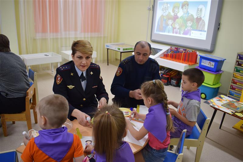 В Муравленко сотрудники Росгвардии провели правовую викторину для дошкольников