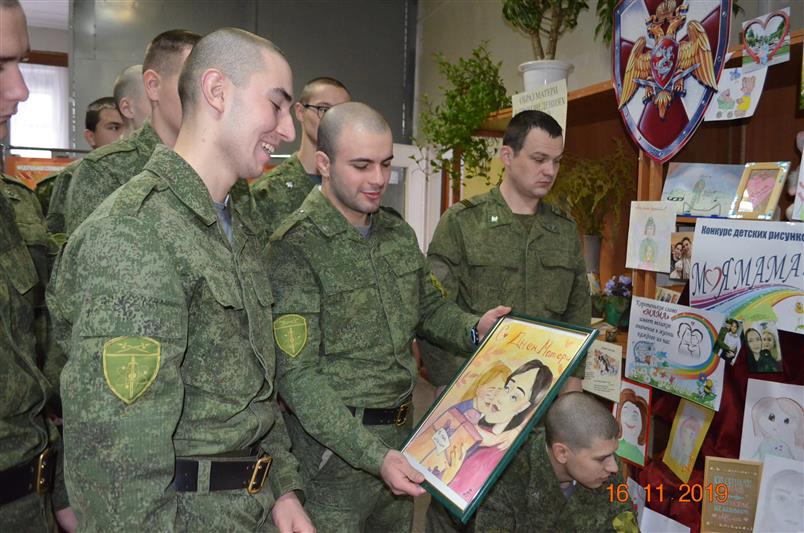 В преддверии Дня матери в лесновском полку Росгвардии состоялся конкурс детских рисунков 