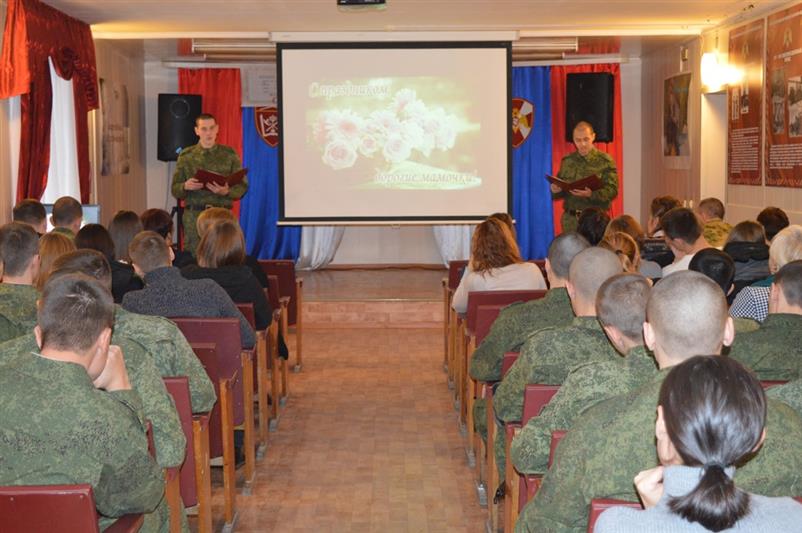 В Тюменской области росгвардейцы поздравили мам с праздником  и рассказали детям о своей службе