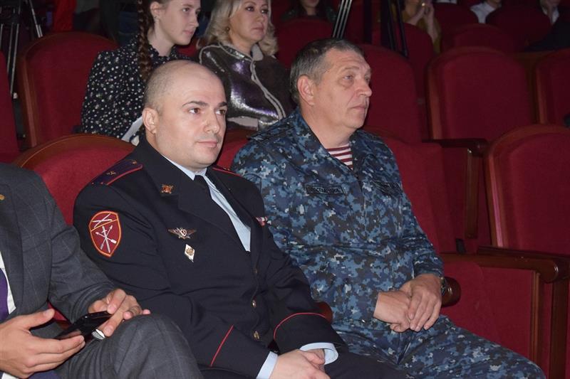 Представители Росгвардии стали почетными гостями финала конкурса патриотической песни в Дагестане