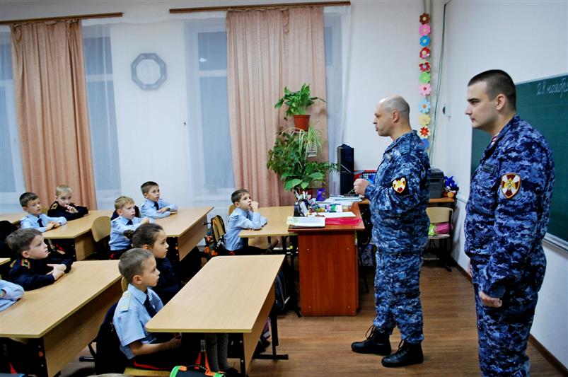 Сотрудники крымской вневедомственной охраны напомнили подшефным кадетам о правилах личной безопасности