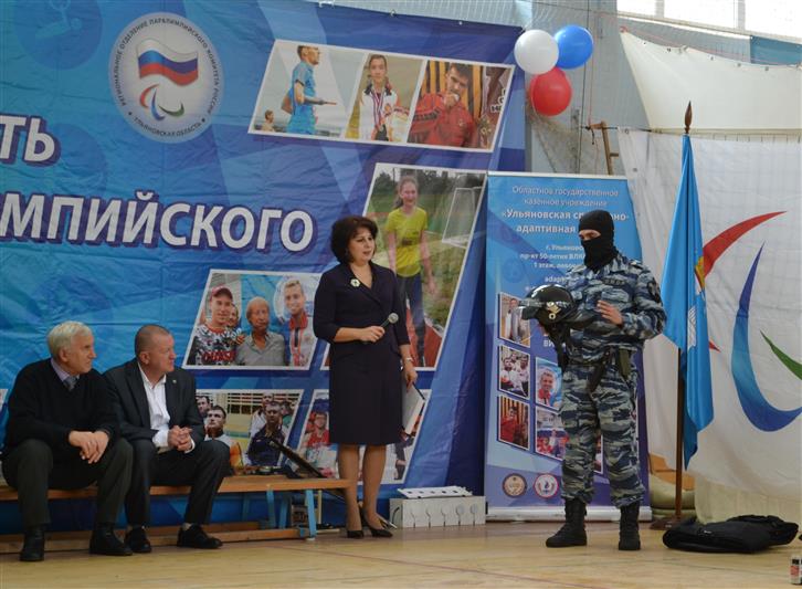 Бойцы ульяновского ОМОН провели Урок мужества для участников турнира, посвященного 100-летию со дня рождения Михаила Калашникова