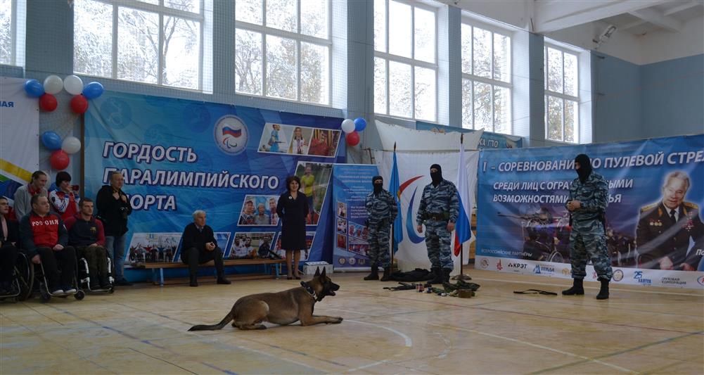 Бойцы ульяновского ОМОН провели Урок мужества для участников турнира, посвященного 100-летию со дня рождения Михаила Калашникова