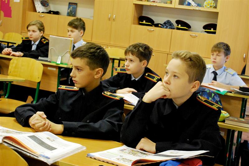 Сотрудники крымской вневедомственной охраны напомнили подшефным кадетам о правилах личной безопасности