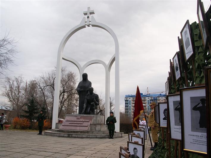 В Хакасии росгвардейцы почтили память боевых товарищей 