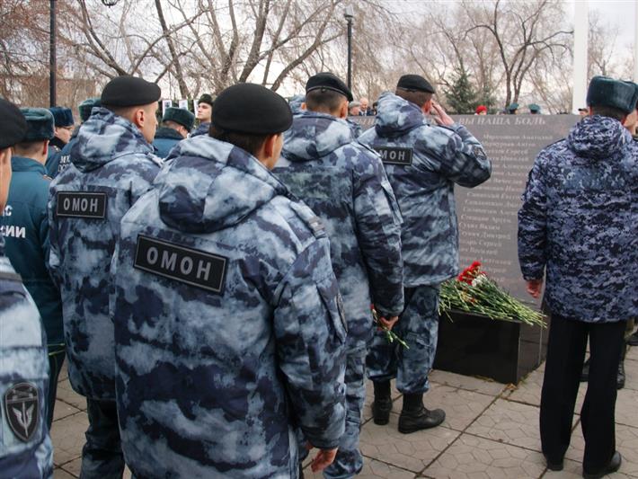 В Хакасии росгвардейцы почтили память боевых товарищей 