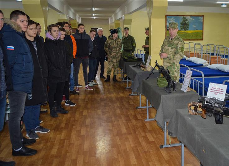 В Заречном росгвардейцы провели акцию «День призывника» к 100-летию со дня рождения Михаила Калашникова