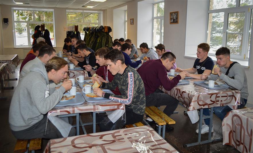 В Заречном росгвардейцы провели акцию «День призывника» к 100-летию со дня рождения Михаила Калашникова
