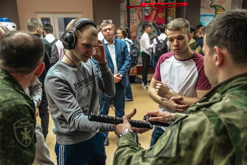 В Салехарде росгвардейцы приняли участие в социально-патриотической акции