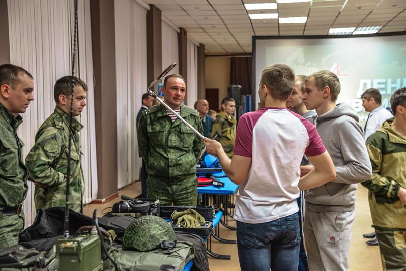 В Салехарде росгвардейцы приняли участие в социально-патриотической акции
