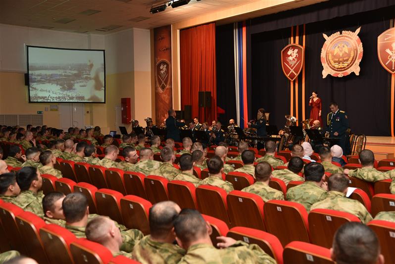 Ансамбль песни и пляски Северо-Кавказского округа Росгвардии  выступил с концертом для жителей Грозного