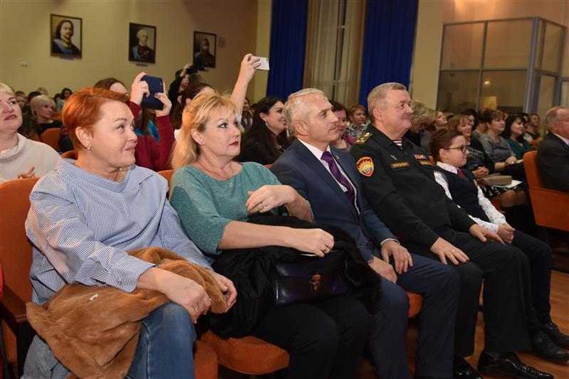 В МПКУ им. М.А. Шолохова Росгвардии состоялся концерт, посвященный Дню матери (фото)
