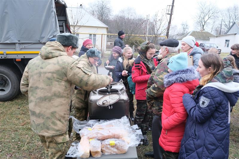 В родовом селе Евграфа Комаровского орловские росгвардейцы организовали праздничное мероприятие