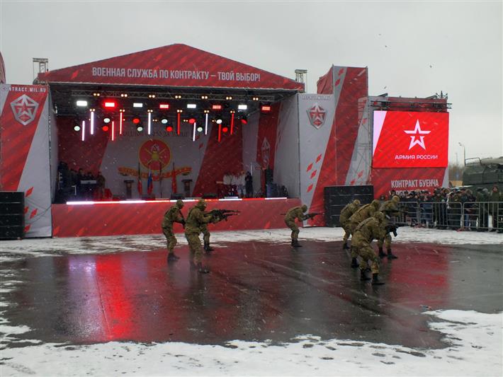 В Казани военнослужащие Росгвардии приняли участие в акции «Военная служба по контракту – твой выбор!»