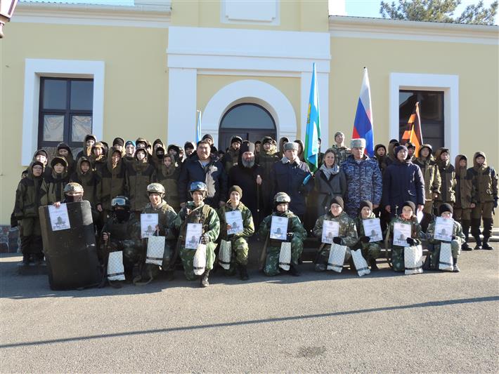 Росгвардия поздравила элистинский юнармейский клуб с годовщиной образования