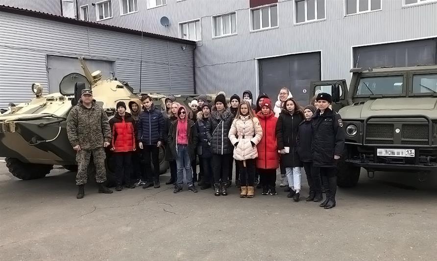 В Саранске спецназ Росгвардии и полицейские организовали для школьников Урок мужества