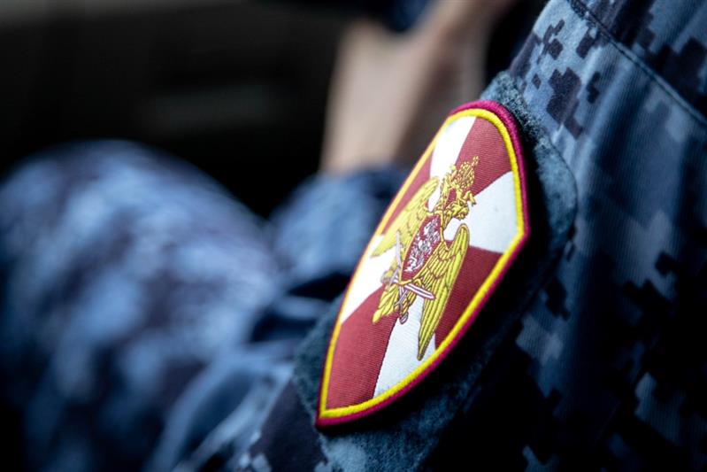 В Нижнем Новгороде сотрудники Росгвардии задержали подозреваемого в ограблении женщины