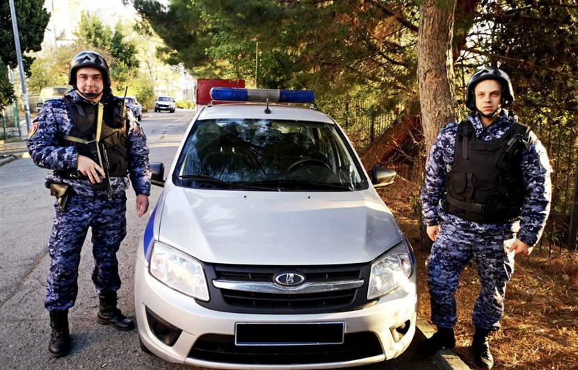 В Крыму сотрудники Росгвардии совместно с полицейскими задержали подозреваемого в убийстве местного жителя