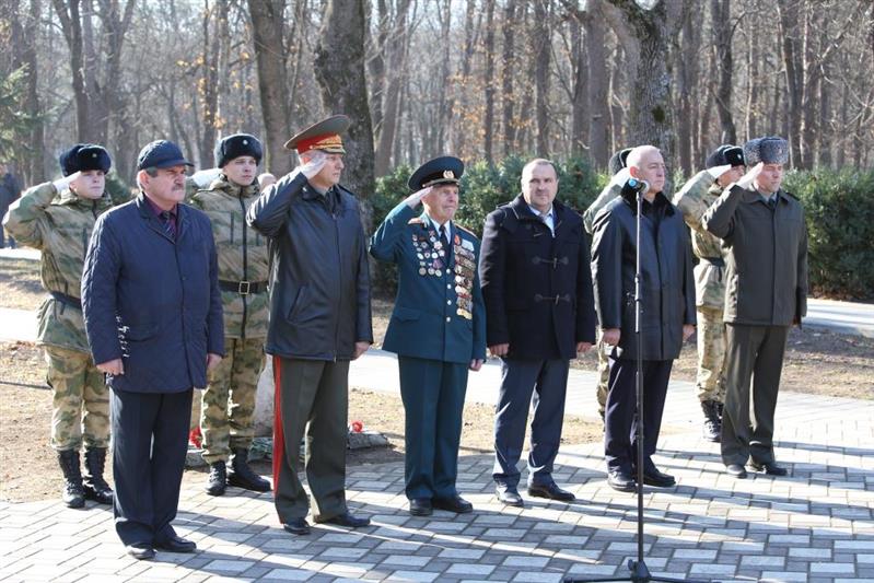 В Ессентуках открыли аллею Росгвардии (фото, видео)