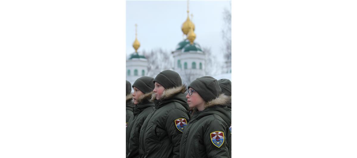 Учащиеся оборонно-спортивного класса Росгвардии в Череповце принесли кадетскую клятву