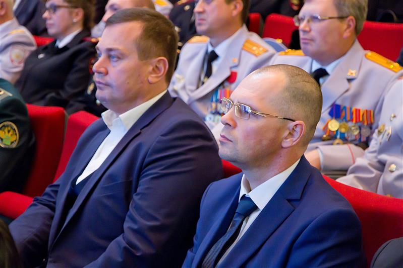 Представители Росгвардии поздравили коллег с Днём сотрудника внутренних дел в рамках торжественного собрания в Астрахани