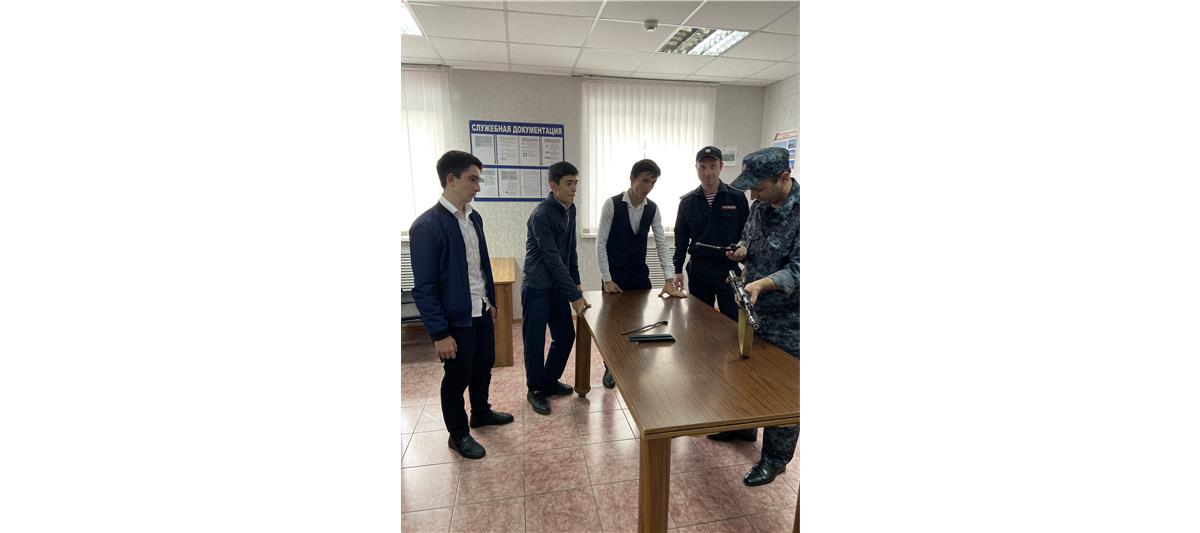 Росгвардейцы Кабардино-Балкарии знакомят юных земляков с биографией создателя самого знаменитого оружия в мире