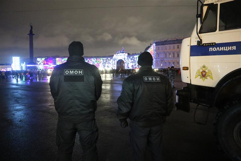Росгвардейцы обеспечили правопорядок при проведении в Санкт-Петербурге фестиваля «Чудо света»