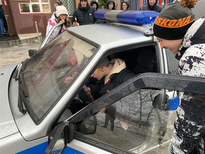 В сургутском отделе вневедомственной охраны Росгвардии состоялся день открытых дверей, посвященный 250-летию графа Комаровского