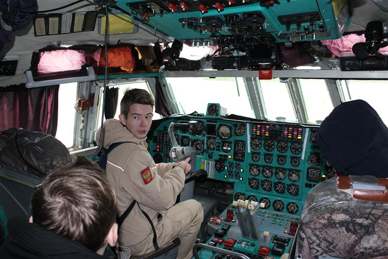 Авиационный полк Росгвардии в Нижегородской области открыл свои двери для юнгвардейцев 
