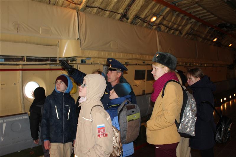 Авиационный полк Росгвардии в Нижегородской области открыл свои двери для юнгвардейцев 