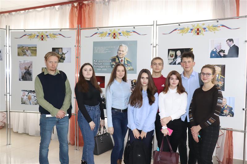 В Новосибирском институте Росгвардии состоялась научная конференция к 100-летию со дня рождения М.Т. Калашникова (фото)