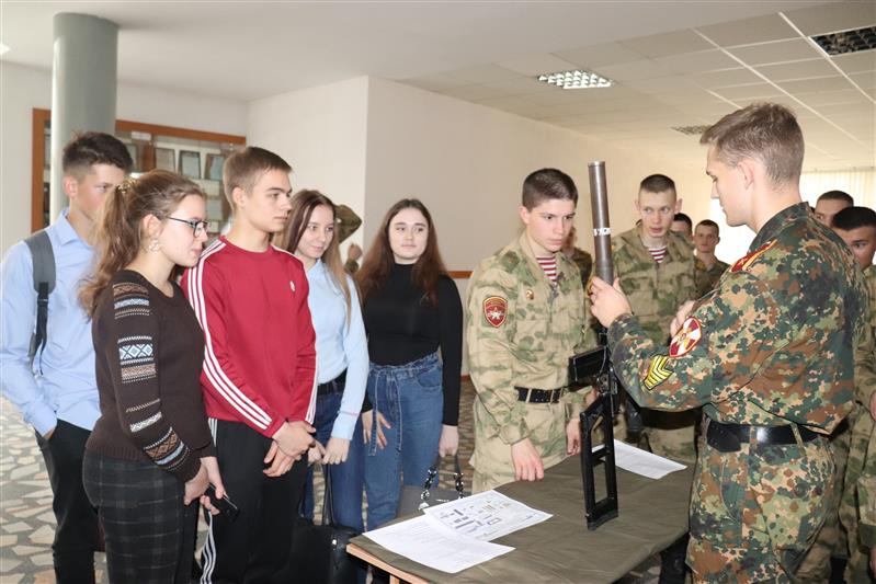 В Новосибирском институте Росгвардии состоялась научная конференция к 100-летию со дня рождения М.Т. Калашникова (фото)