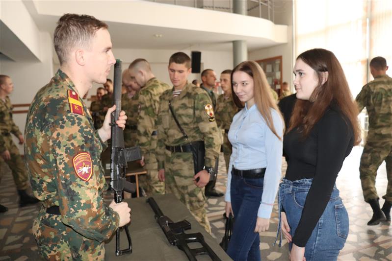 В Новосибирском институте Росгвардии состоялась научная конференция к 100-летию со дня рождения М.Т. Калашникова (фото)