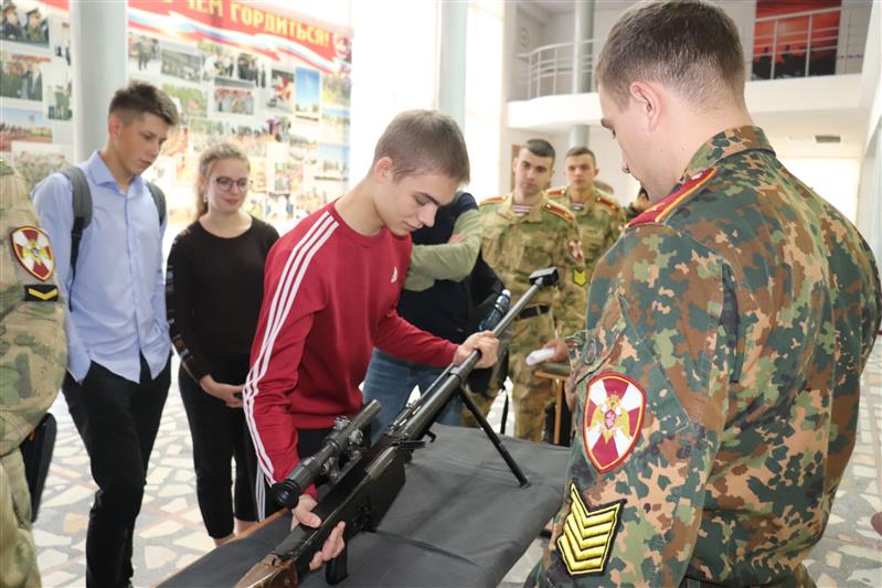 В Новосибирском институте Росгвардии состоялась научная конференция к 100-летию со дня рождения М.Т. Калашникова (фото)