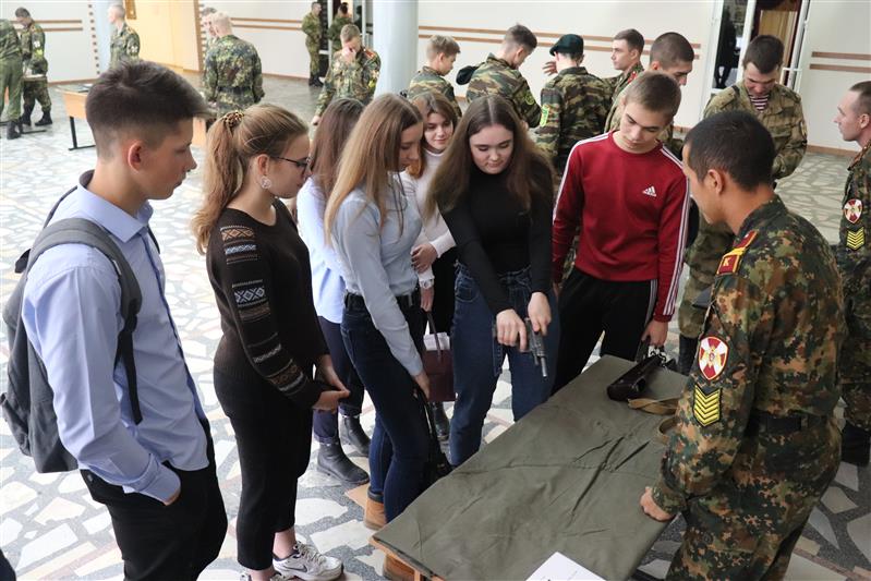 В Новосибирском институте Росгвардии состоялась научная конференция к 100-летию со дня рождения М.Т. Калашникова (фото)