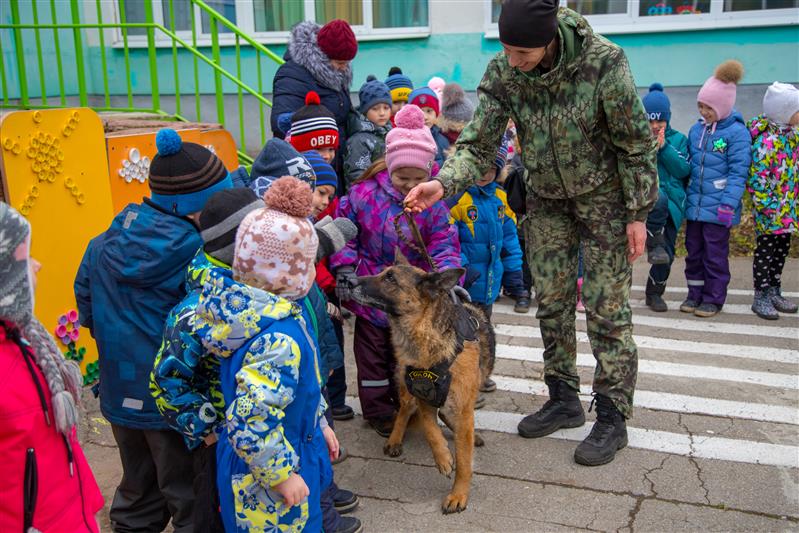 Более ста тульских дошколят побывали на уроке безопасности с Росгвардией