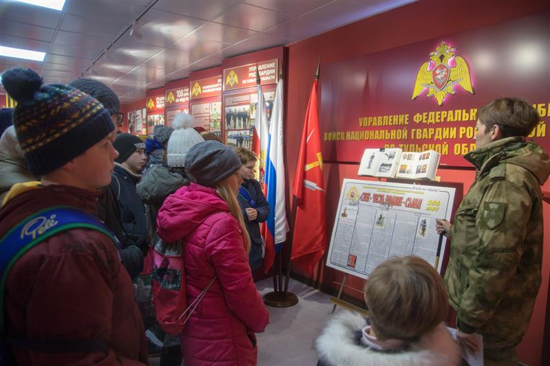 В преддверии празднования 250-летия графа Комаровского в Туле росгвардейцы провели «Дени открытых дверей»